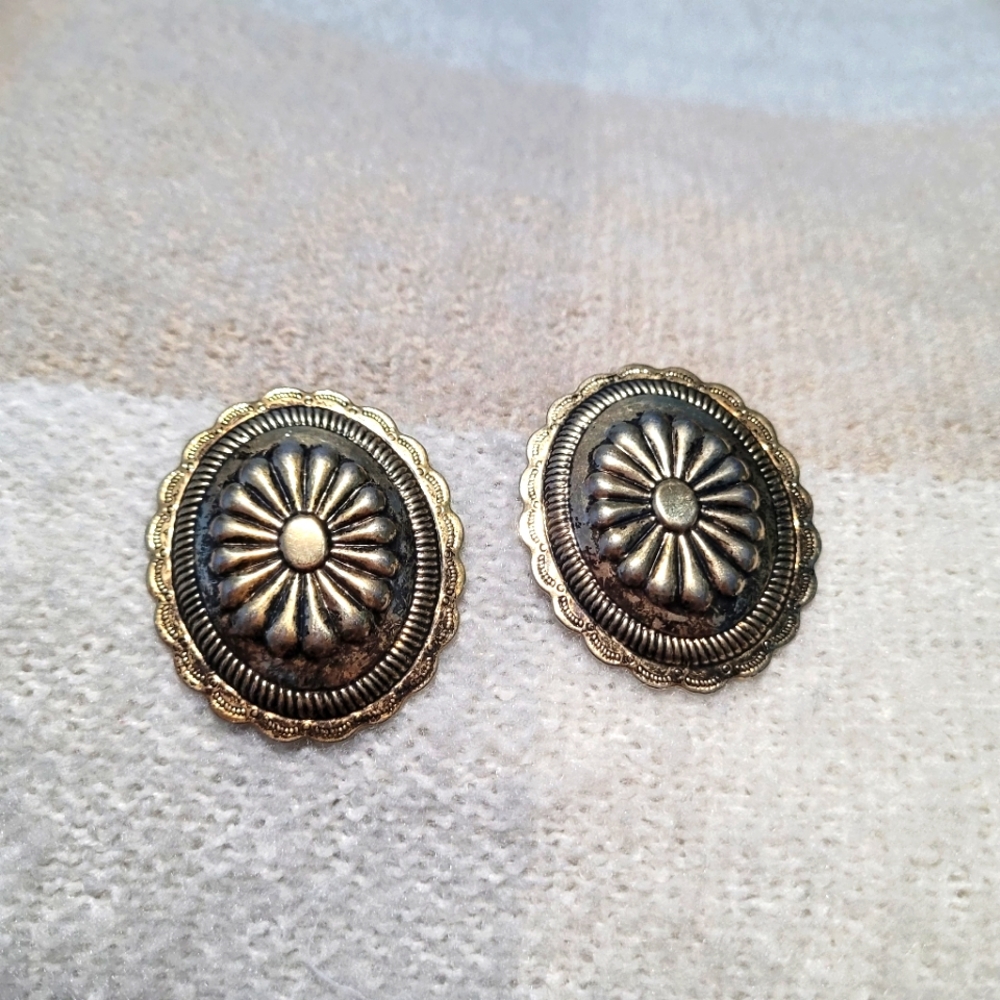 Vintage Gold Tone Earrings